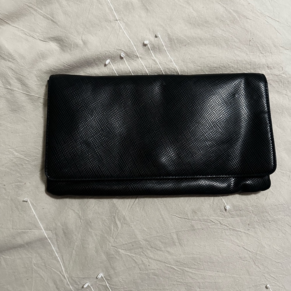 Black clutch